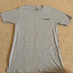Men’s Columbia PFG shirt.